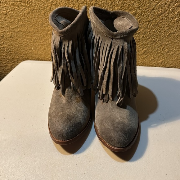 Frye Fringe Dark Grey Booties. Size 8.5 B - Picture 3 of 12